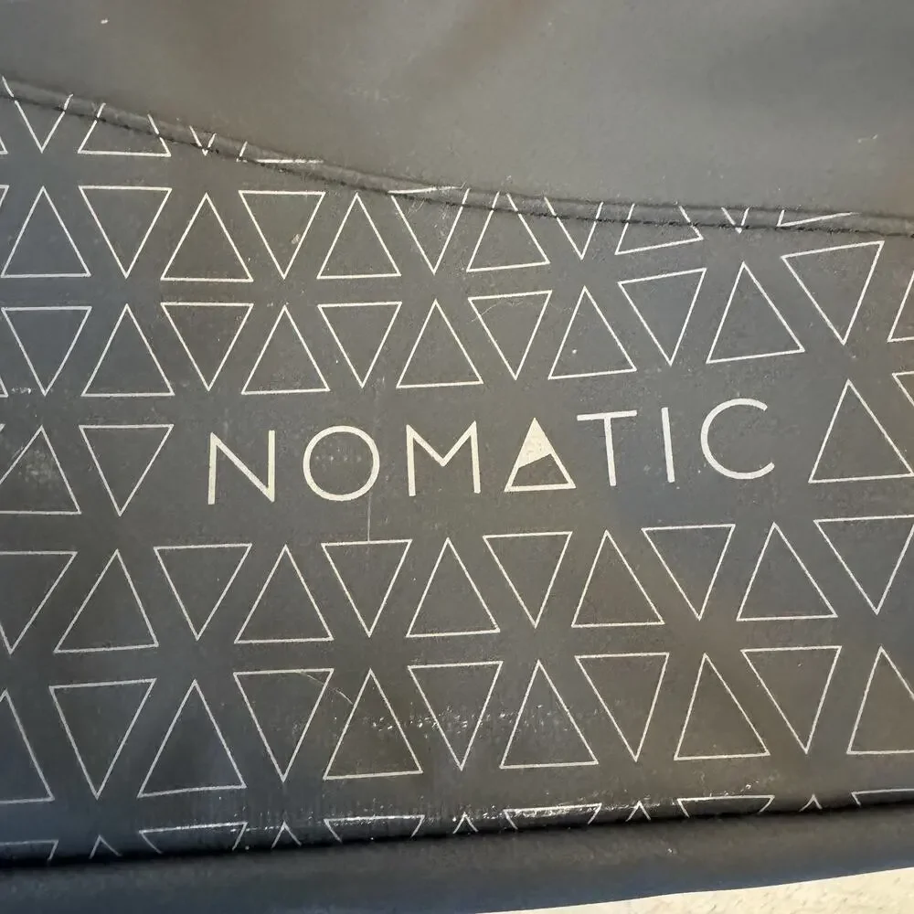 Nomatic messenger bag
